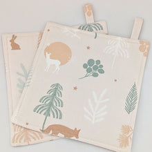 Lade das Bild in den Galerie-Viewer, 1 Weihnachtstopflappen - Kieu.FashinoArt