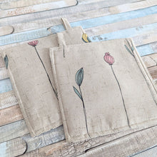 Lade das Bild in den Galerie-Viewer, 3 Untersetzer Blumen Set - Kieu.FashionArt