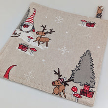 Lade das Bild in den Galerie-Viewer, 3 Weinachten Topflappen - Wichtel