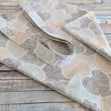 Lade das Bild in den Galerie-Viewer, 5 Herbsttasche - Blätter in Herzform