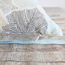 Lade das Bild in den Galerie-Viewer, 5 Kissen - herbstliche Blätter in Herzform