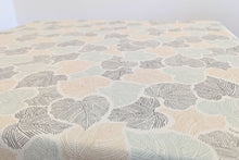 Lade das Bild in den Galerie-Viewer, 5 Tischdecke - Blätter in Herbstform