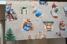 Lade das Bild in den Galerie-Viewer, 6. Weihnachtstischläufer