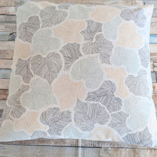 Lade das Bild in den Galerie-Viewer, 6 Kissen mit Blättermuster