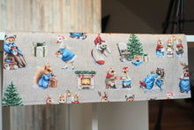Lade das Bild in den Galerie-Viewer, 7. Tischläufer Weihnachtstiere