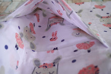 Lade das Bild in den Galerie-Viewer, Betttasche Baby rosa