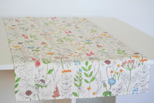 Lade das Bild in den Galerie-Viewer, Blumen Tischlaeufer Kieu.FashionArt