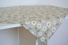 Lade das Bild in den Galerie-Viewer, Blumentischdecke - Kieu.FashionArt