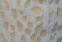 Lade das Bild in den Galerie-Viewer, Fell Kissenbezug-Kieu.FashionArt