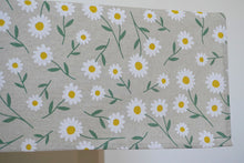 Lade das Bild in den Galerie-Viewer, Gänseblümchen Tischläufer