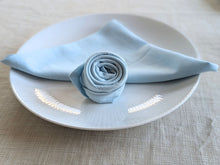 Lade das Bild in den Galerie-Viewer, Hellblaue Leinenserviette - Kieu.FashionArt