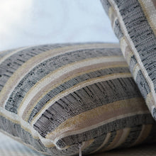 Lade das Bild in den Galerie-Viewer, Kissenbezug Boucle Stoff - Kieu.FashionArt