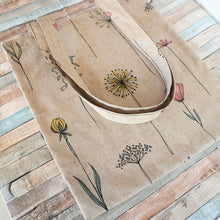 Lade das Bild in den Galerie-Viewer, Leinentasche Blumenfeld