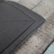 Lade das Bild in den Galerie-Viewer, Leinentopflappen grau