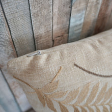 Lade das Bild in den Galerie-Viewer, Sofa Kissenbezug beige Blätter - Kieu.Fashionart