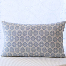 Lade das Bild in den Galerie-Viewer, Sofakissen blau 30x50 - Kieu.FashionArt