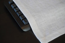 Lade das Bild in den Galerie-Viewer, Tastaturabdeckung zum Staubschutz - Ideales Arbeitskollegen Geschenk