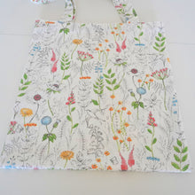 Lade das Bild in den Galerie-Viewer, Tasche weiss Blumen