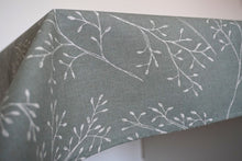 Lade das Bild in den Galerie-Viewer, Tischdecke grün Zweige