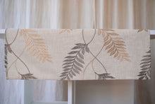 Lade das Bild in den Galerie-Viewer, Tischläufer Blätter Leinen