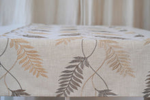 Lade das Bild in den Galerie-Viewer, Tischläufer bestickte Blätter
