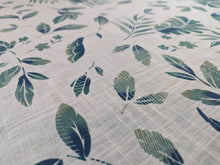 Lade das Bild in den Galerie-Viewer, Weisse Blaetter Tischdecke - Kieu.FashionArt