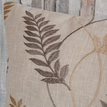 Lade das Bild in den Galerie-Viewer, Zierkissen Zweige - Kieu.FashionArt