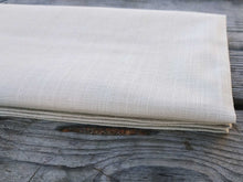 Lade das Bild in den Galerie-Viewer, Kieu.FashionArt - Stoffserviette in beige