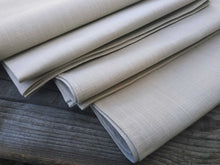 Lade das Bild in den Galerie-Viewer, Vier Beige Leinenservietten - Kieu.FashionArt