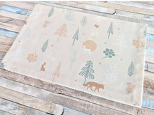 Lade das Bild in den Galerie-Viewer, 1 Platzmatte Weihnachten Winterwald

