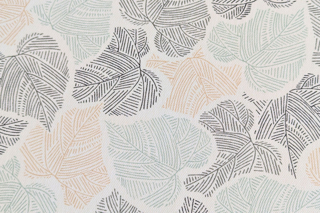 1 Tischdecke mit herbstlichen Blätter