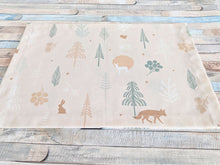 Lade das Bild in den Galerie-Viewer, 5 Platzmatte Wald
