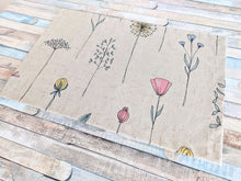 Lade das Bild in den Galerie-Viewer, 6 Platzset mit Rosen
