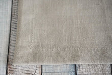 Lade das Bild in den Galerie-Viewer, Beige Leinenstoff Tischdecke
