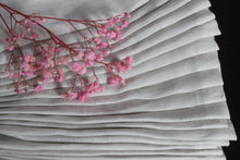 Lade das Bild in den Galerie-Viewer, Silbergraue Stoffservietten - Kieu.FashionArt
