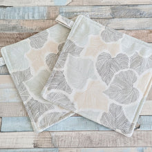 Lade das Bild in den Galerie-Viewer, Topflappen Blätter
